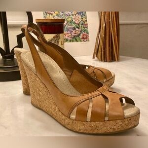 NICOLE - Tan Wedge Slingback Sandal
Size 6